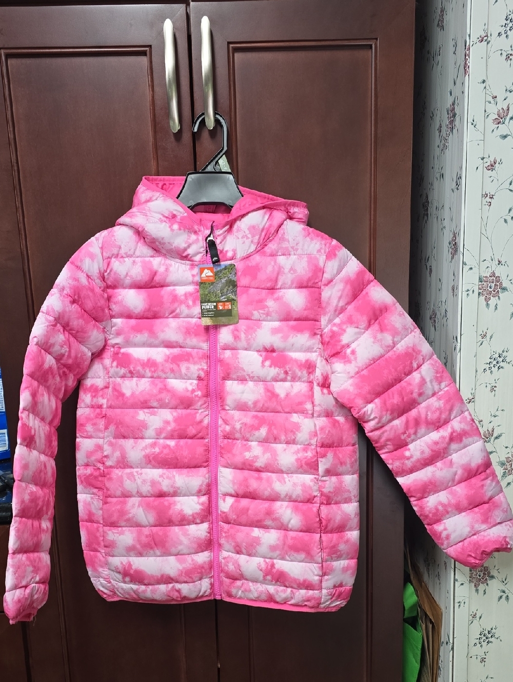 NWT. Ozark Trail Pink Tie-Dye Quilted Lighrweight Puffer Jacket with Hood